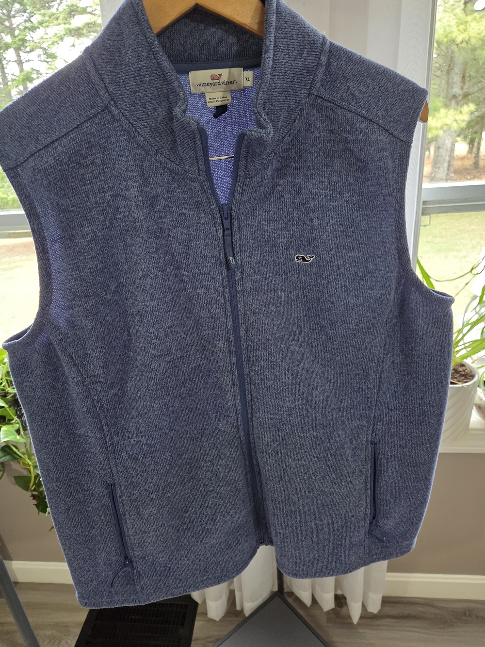 Vineyard Vines Sleeveless Zip Vest in Heathered Navy